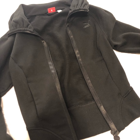 Puma Jackets & Blazers - Black puma cropped jacket, with ribbed sleeves